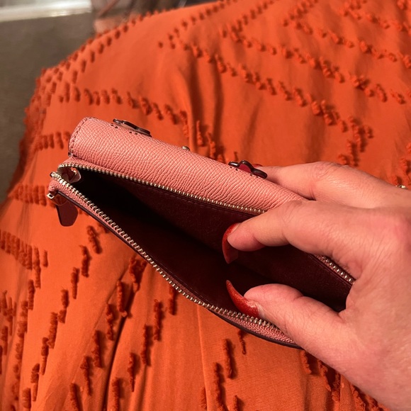 Small coach pink flower wristlet - Picture 4 of 5